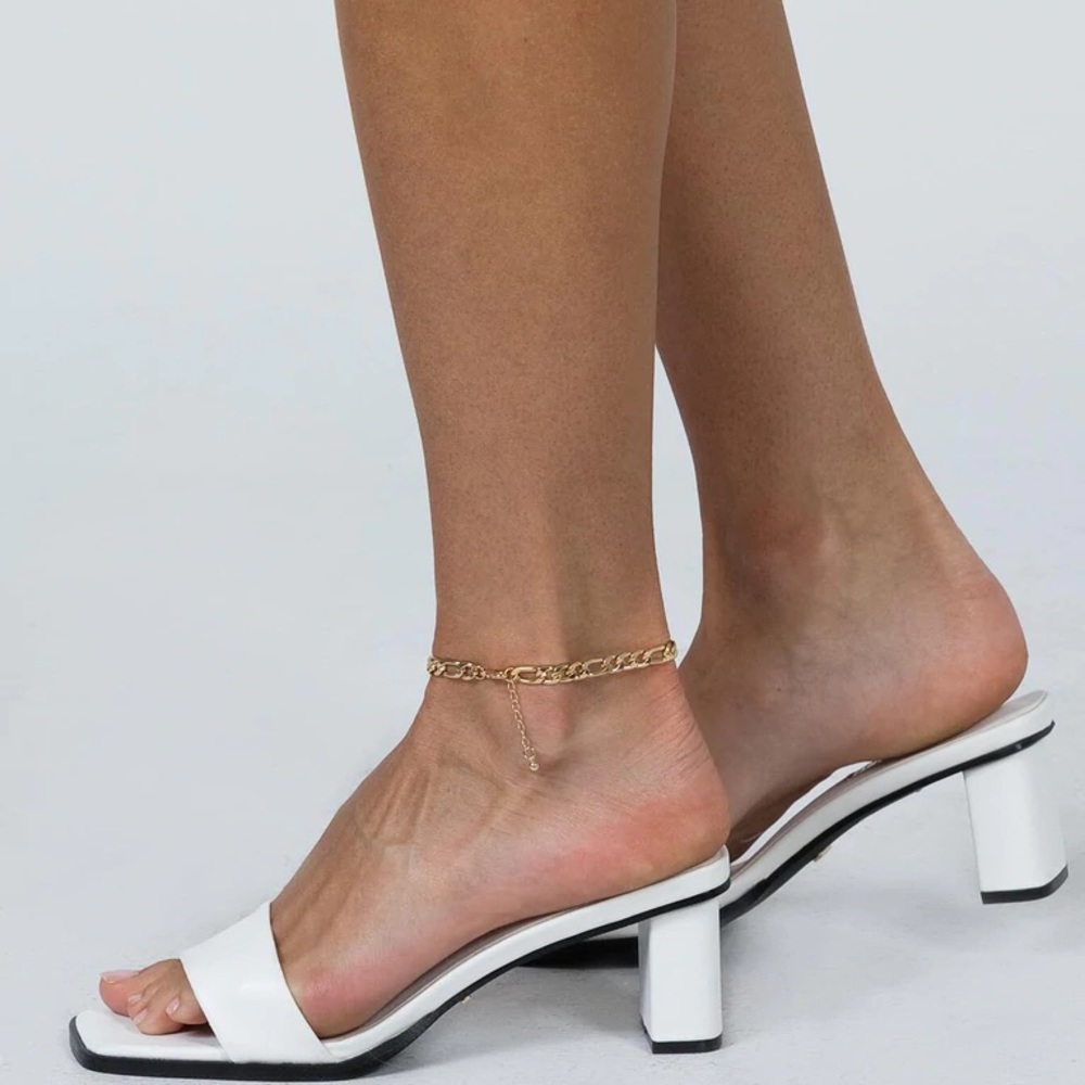 Sz 6 Chic Billini Heels new